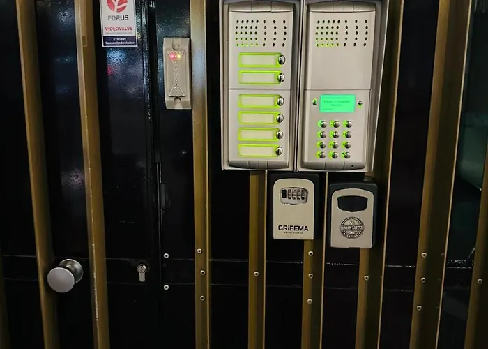 Luxury Foorum By Rikas Apartment *